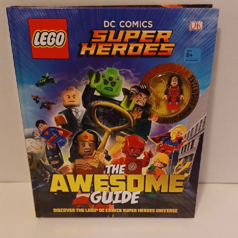 LEGO DC Comics Super Heroes Awesome Guide with Exclusive Minifigure